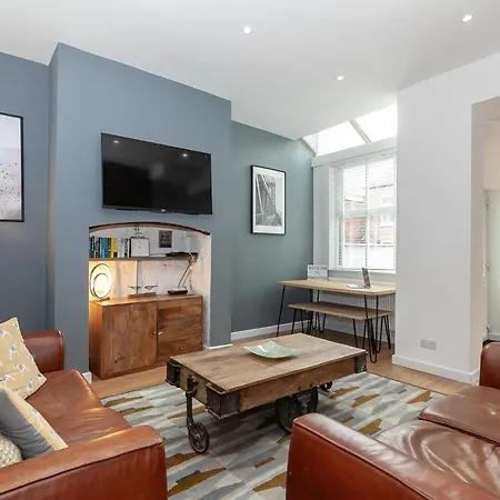 Park House - Large 3 Bedroom Victorian House, 10 Mins From Manchester Exterior photo