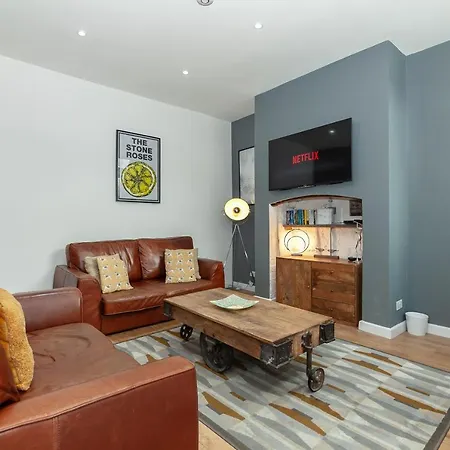 Park House - Large 3 Bedroom Victorian House, 10 Mins From Manchester Exterior photo