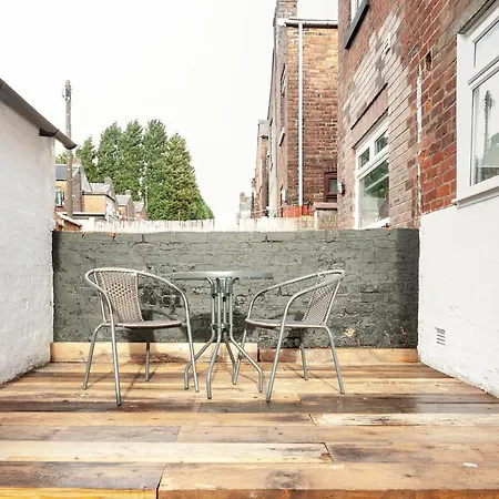Park House - Large 3 Bedroom Victorian House, 10 Mins From Manchester Exterior photo