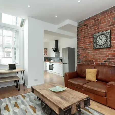 Park House - Large 3 Bedroom Victorian House, 10 Mins From Manchester Exterior photo