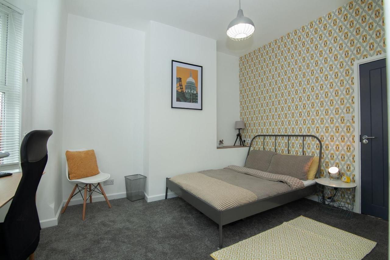 Park House - Large 3 Bedroom Victorian House, 10 Mins From Casa de Férias Manchester